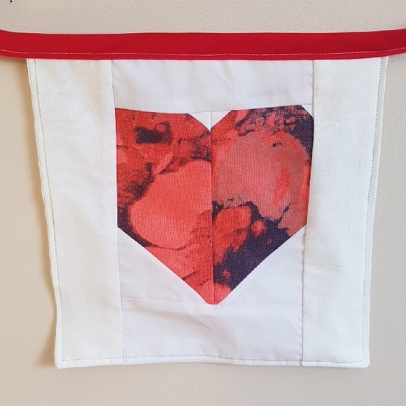 Queen Of Hearts Home Decor Banner 3 Heart Rustic Quilted Patchwork Handmade - Picture 2 of 5